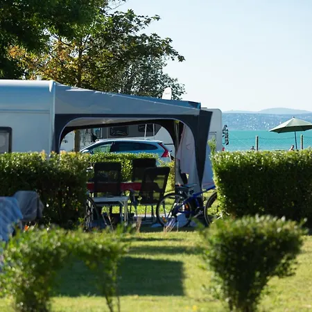 Kemping Aranypart & 2*