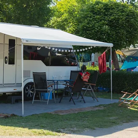 Aranypart & Campingplatz 2*