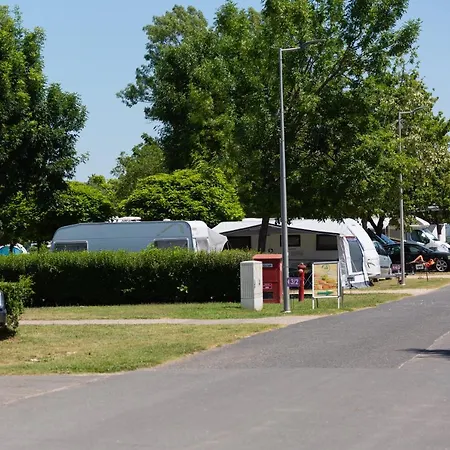 Aranypart & Campingplatz Siófok