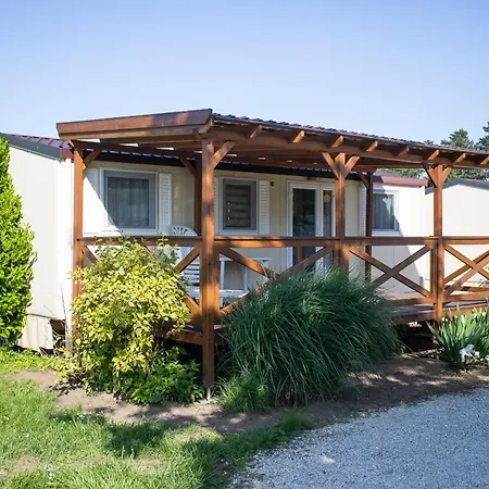 Aranypart & Campingplatz 2*
