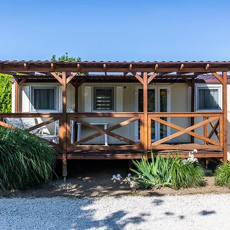 Kemping Aranypart & 2*