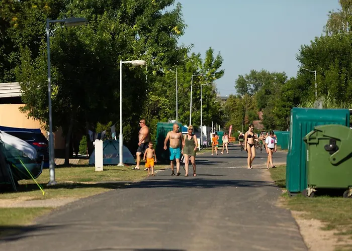 Aranypart & 营地 2*